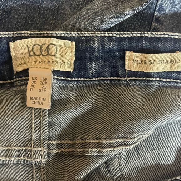 LOGO jeans. Cute with many shades of blue and whispered at the hips. Size 16P - Picture 4 of 5